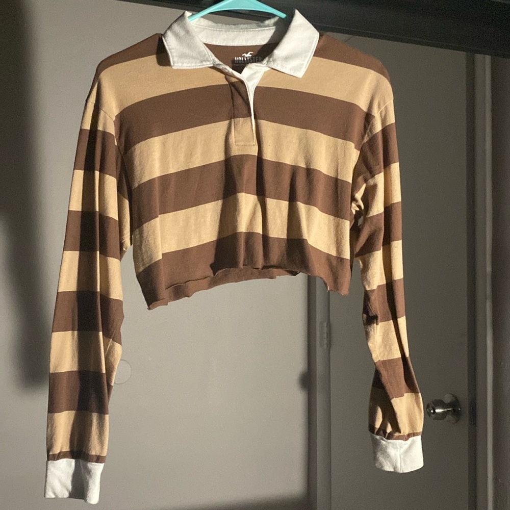 brown and white collared, cropped shirt